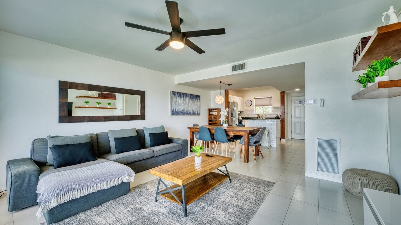 Photo of Livingroom in Seven Mile Beach