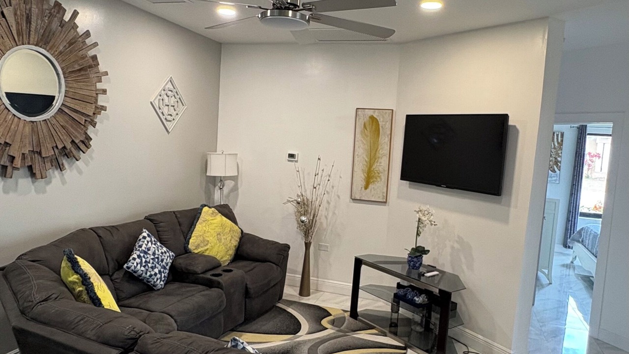 Photo of Livingroom in Bodden Town