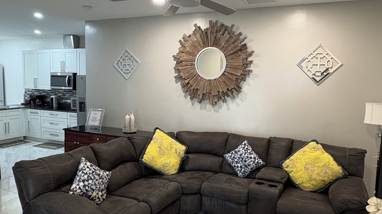 Photo of Livingroom in Bodden Town
