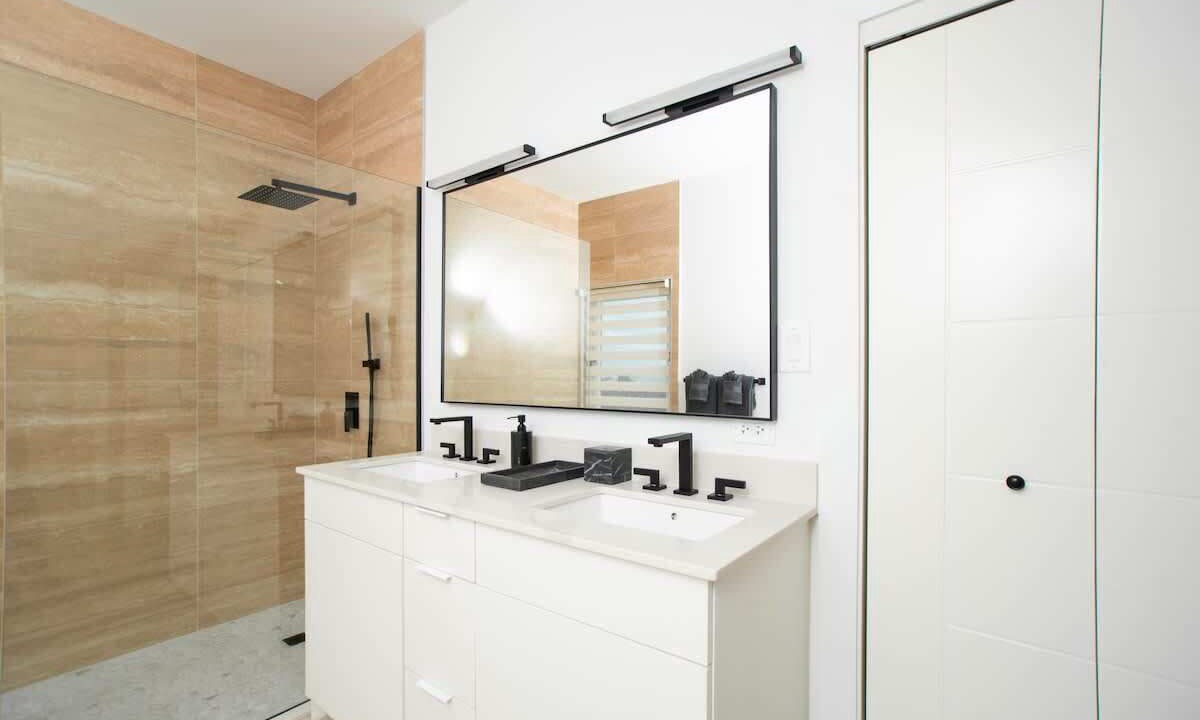 Photo of Bathroom in West Bay