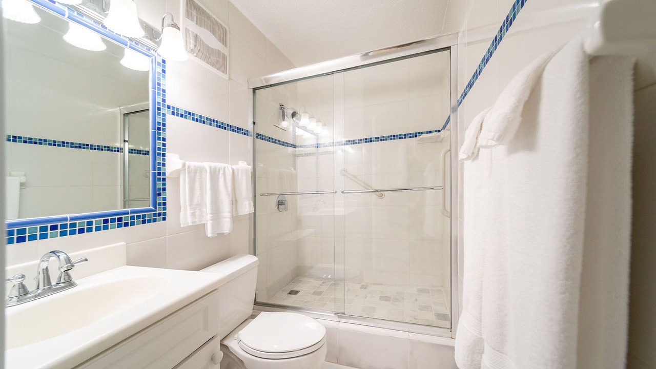 Photo of Bathroom in Seven Mile Beach