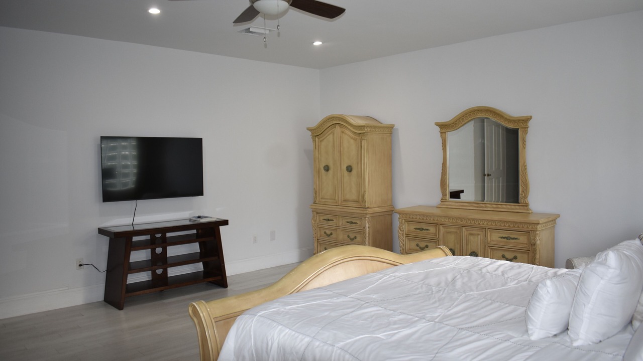Photo of Bedroom in Seven Mile Beach