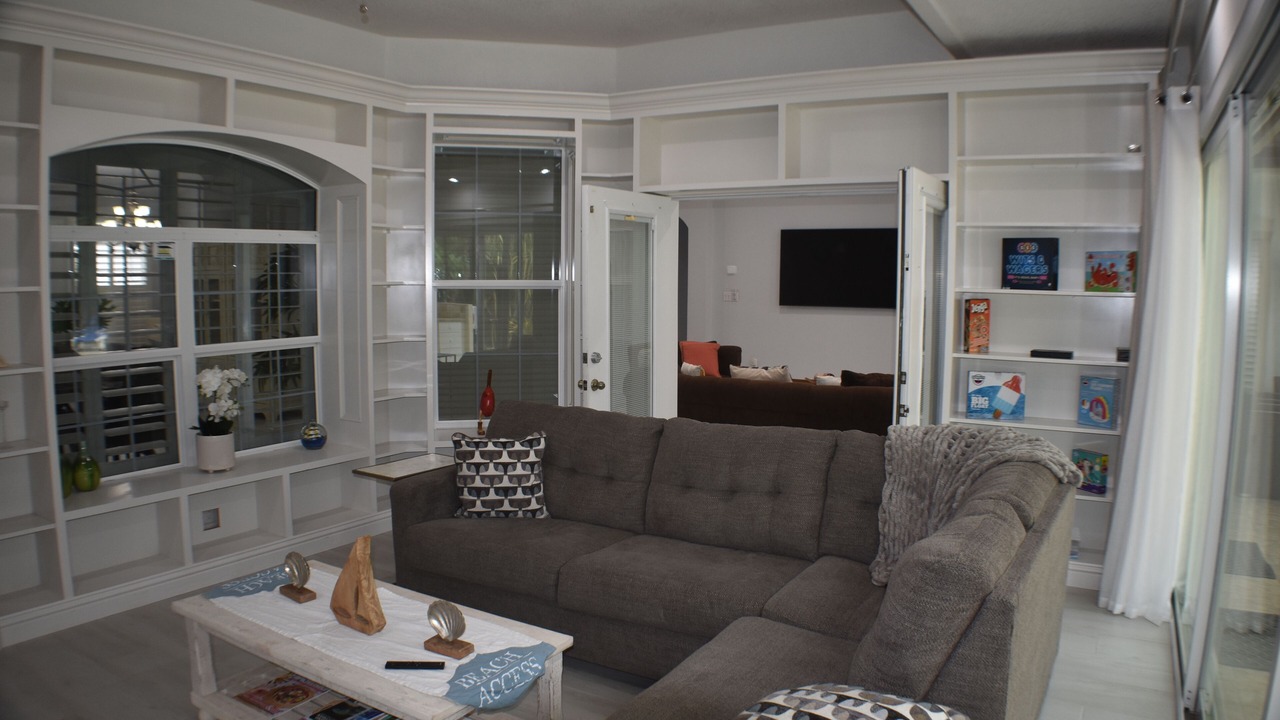 Photo of Livingroom in Seven Mile Beach