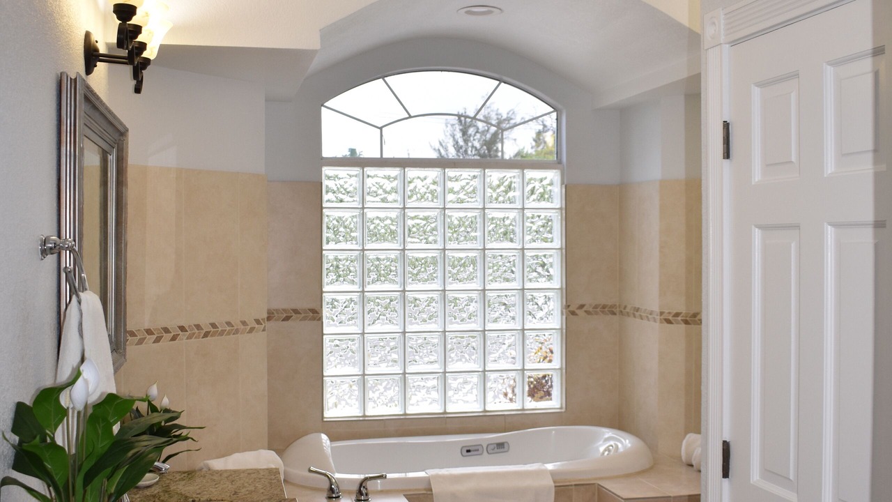 Photo of Bathroom in Seven Mile Beach