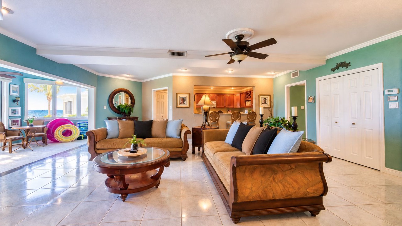Photo of Livingroom in Seven Mile Beach