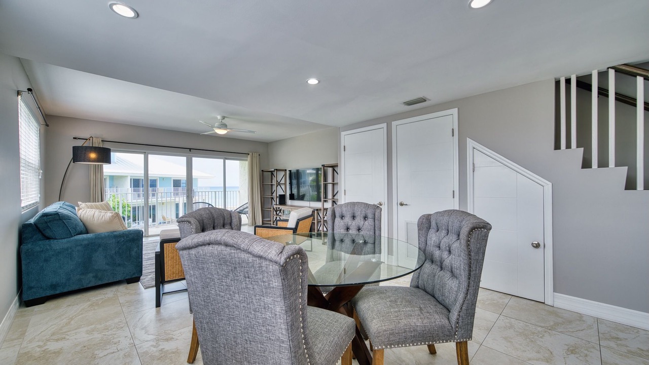 Photo of Livingroom in Seven Mile Beach