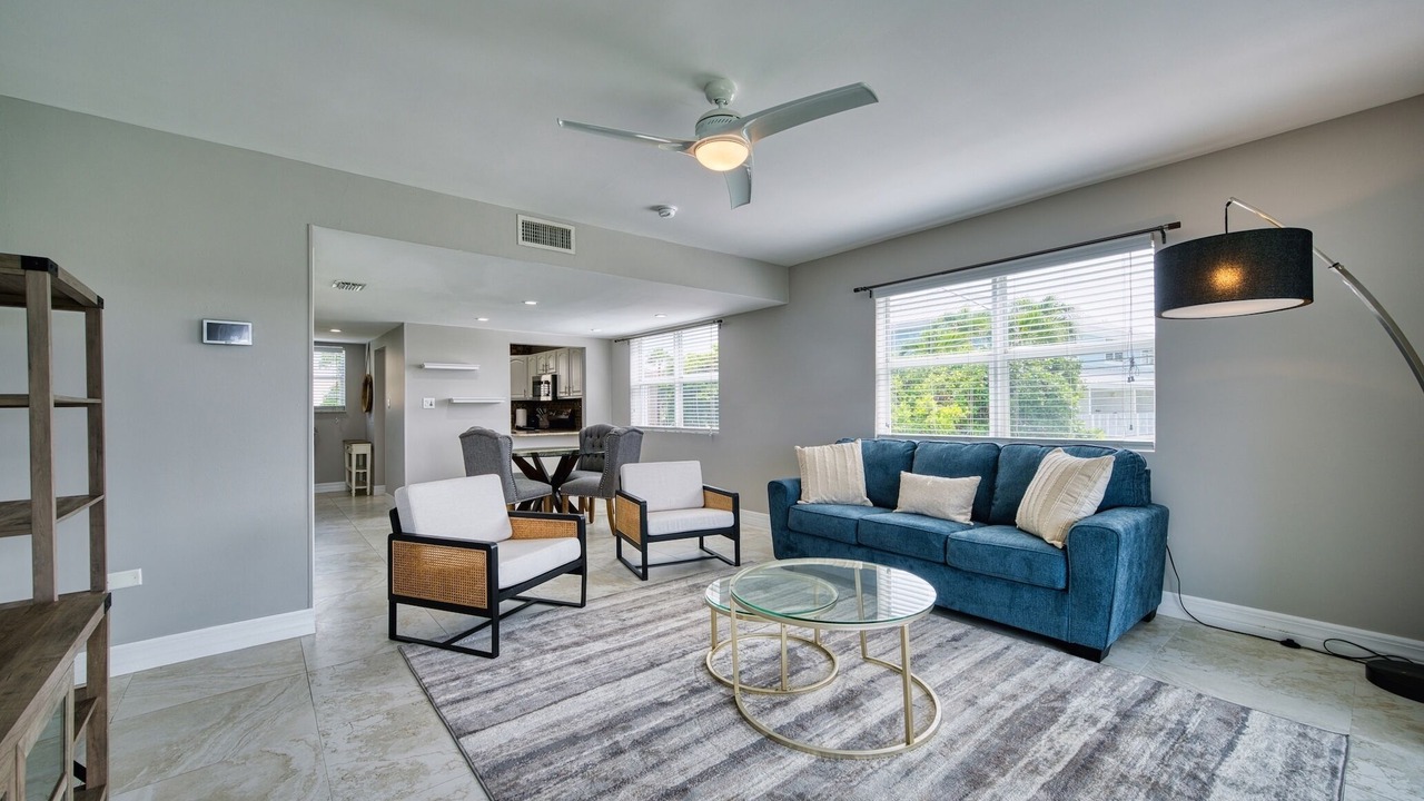 Photo of Livingroom in Seven Mile Beach