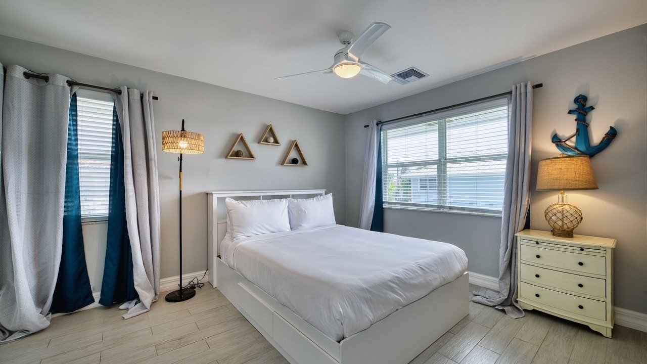 Photo of Bedroom in Seven Mile Beach