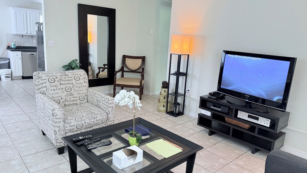 Photo of Livingroom in Seven Mile Beach