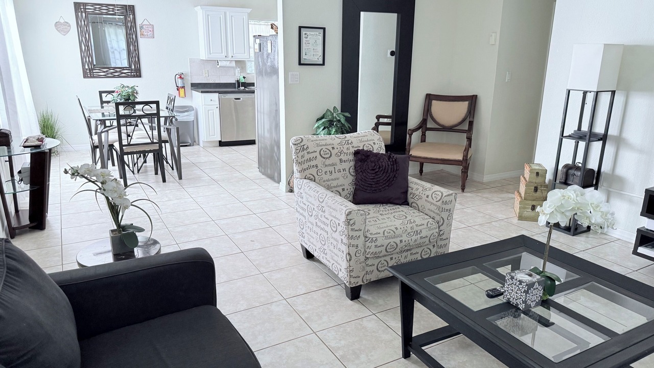 Photo of Livingroom in Seven Mile Beach