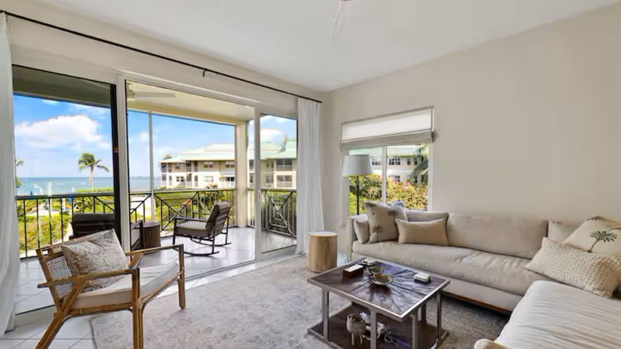 Photo of Livingroom in Seven Mile Beach
