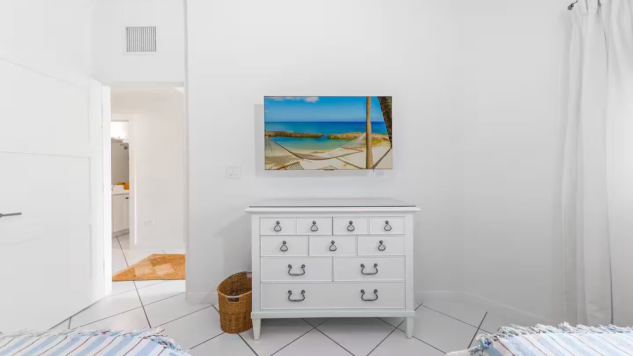Photo of Bedroom in Seven Mile Beach