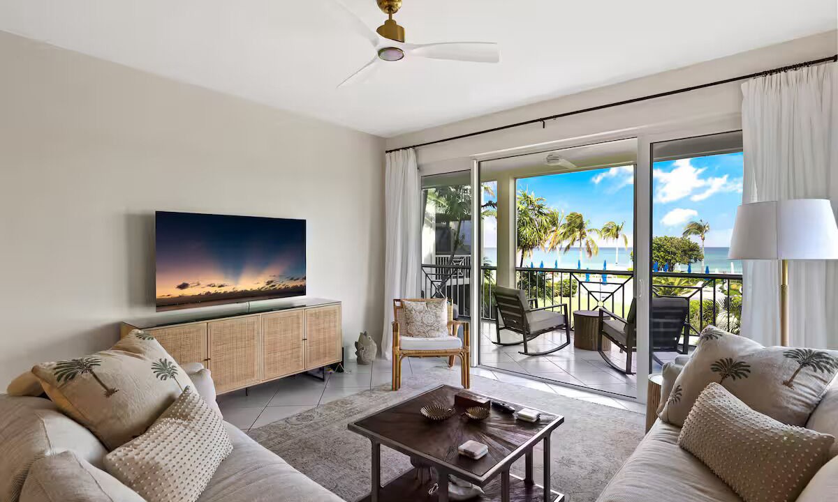 Photo of Livingroom in Seven Mile Beach