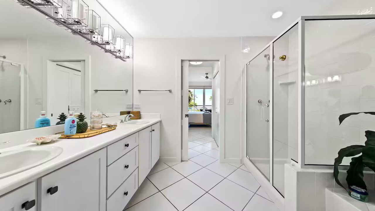 Photo of Bathroom in Seven Mile Beach