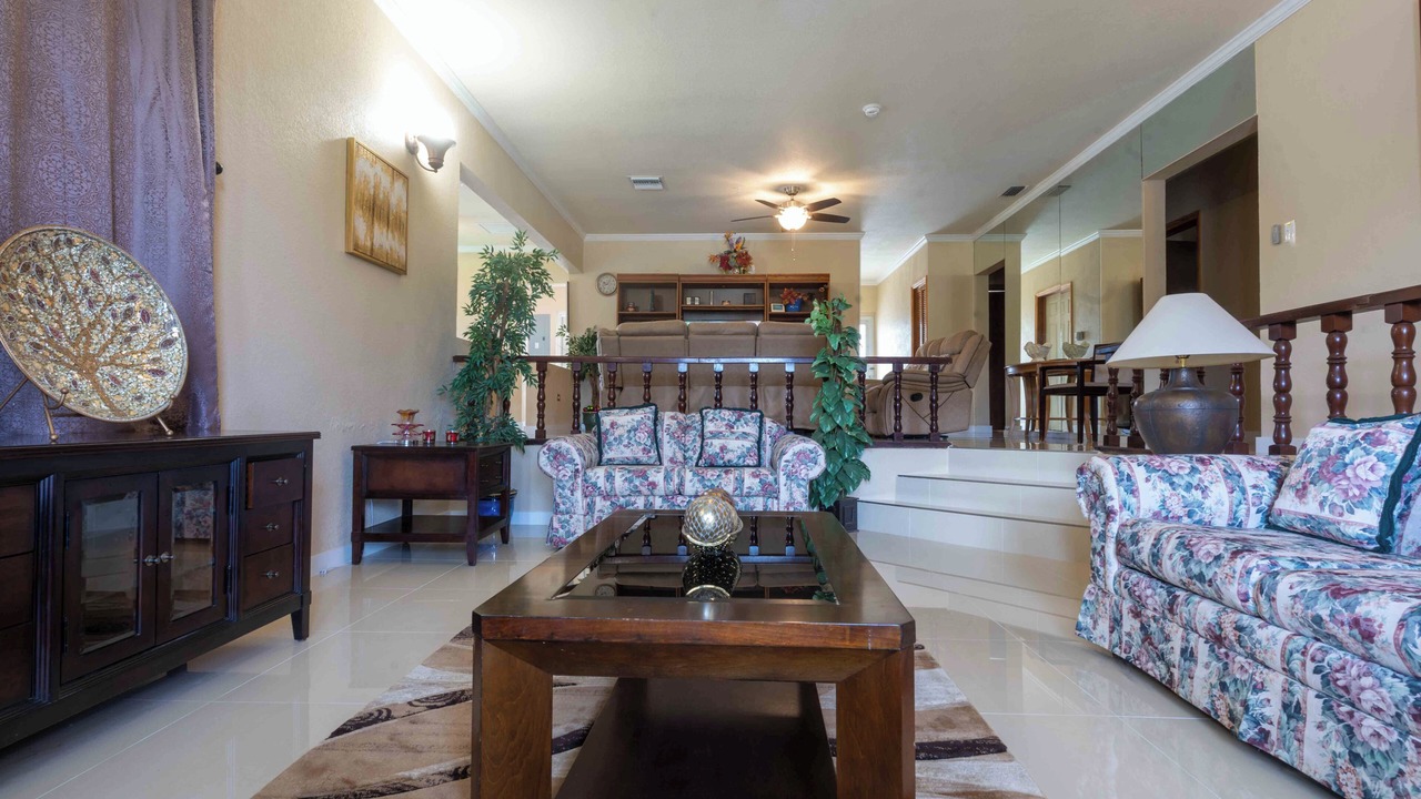 Photo of Livingroom in Northwest Point