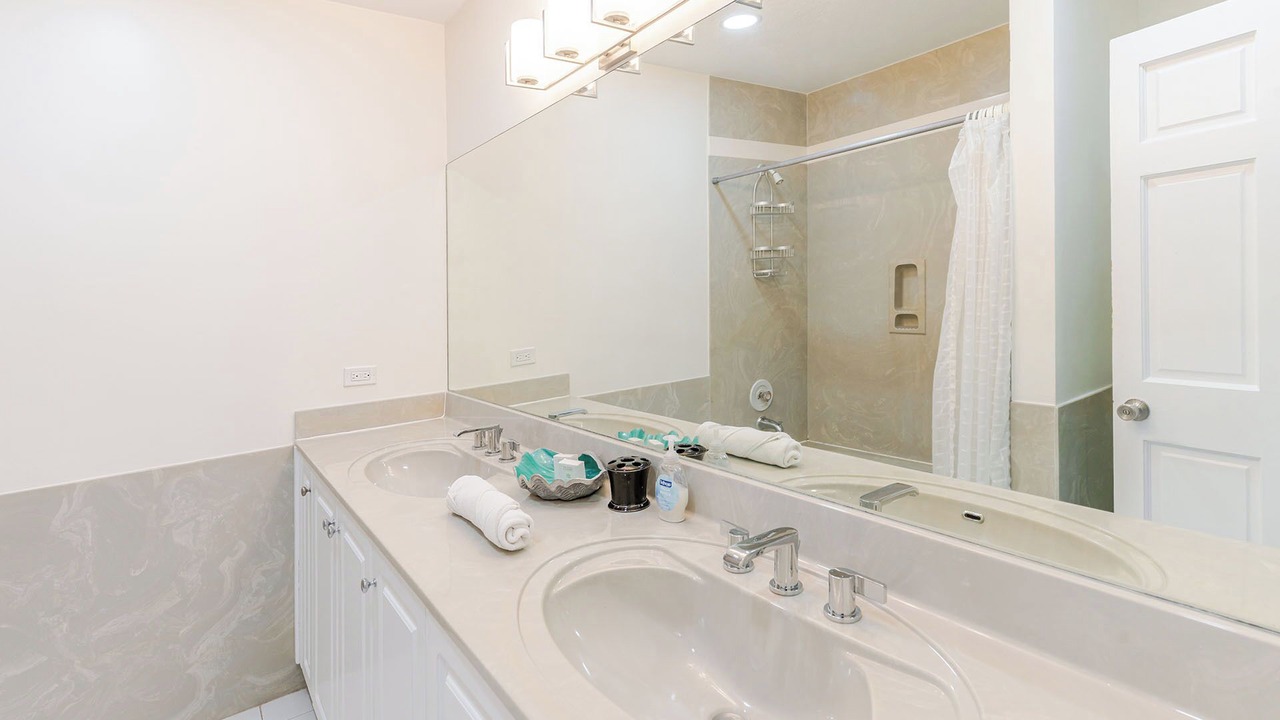 Photo of Bathroom in Seven Mile Beach