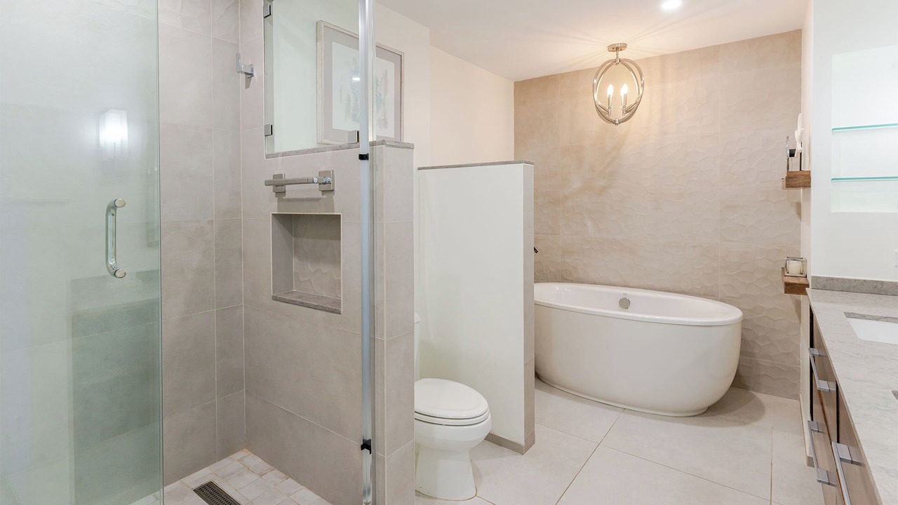 Photo of Bathroom in Seven Mile Beach