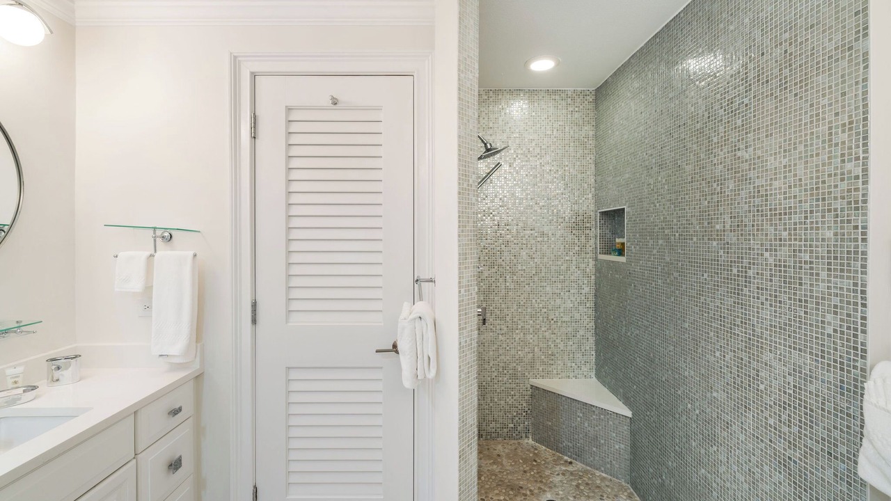 Photo of Bathroom in Seven Mile Beach