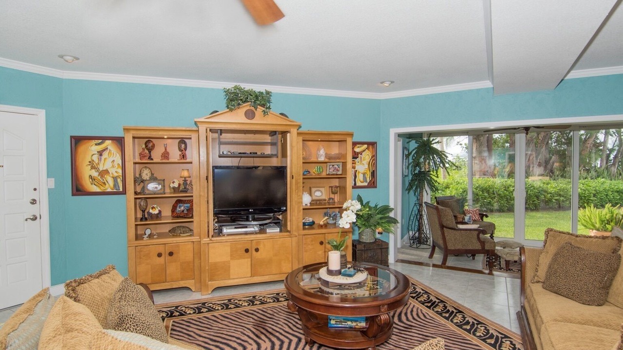 Photo of Livingroom in Seven Mile Beach