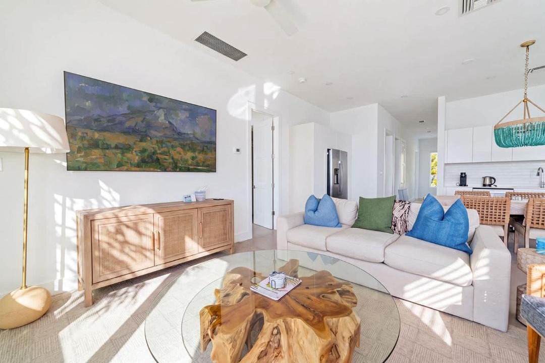 Photo of Livingroom in Northwest Point
