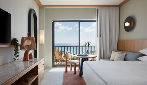 Standard Room, 1 King Bed, Pool View