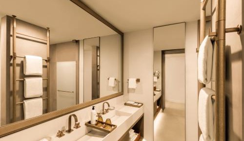 One-Bedroom Suite with Ocean Front View