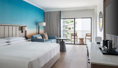Deluxe King Room with Balcony