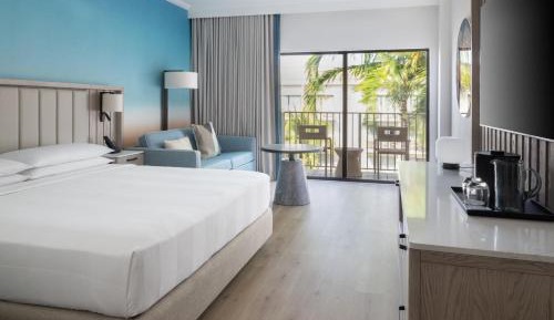 King Room with Courtyard View and balcony