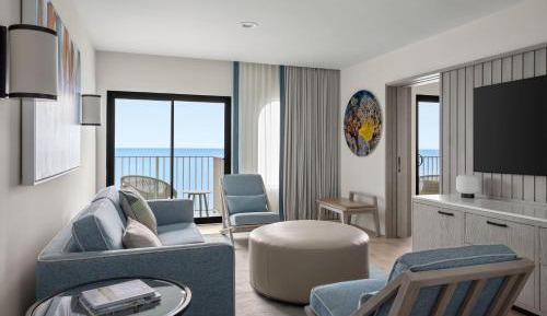 One-Bedroom King Suite with Sofa Bed and Ocean Front