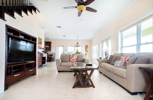 North Side Villa | Luxury 3bd Beach Front 4 Green Stunning Views