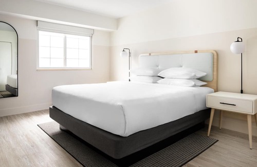 Seven Mile Beach Resort | Hampton by Hilton Grand Cayman Seven Mile Beach