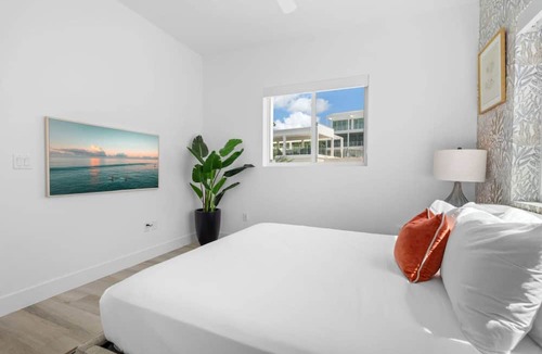 Northwest Point Apartment | Sunset Point 29 in West Bay
