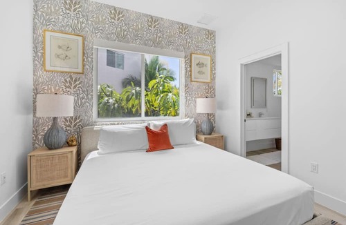 Northwest Point Apartment | Sunset Point 29 in West Bay