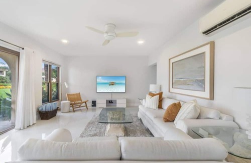 Seven Mile Beach Apartment | George Town Villas 117