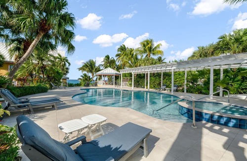 Northwest Point Apartment | Coconut Bay 126 in West Bay