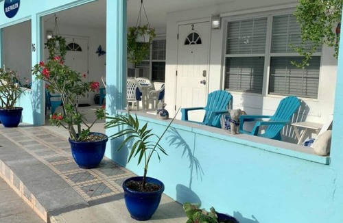 West Bay Apartment | S1 BP Steps to Beach New A C