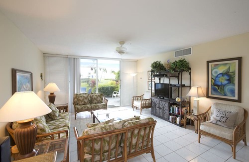 Seven Mile Beach Apartment | Silver Sands Condominiums