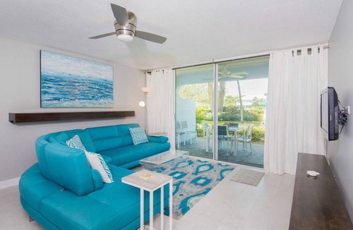 Seven Mile Beach Apartment | Silver Sands Condominiums