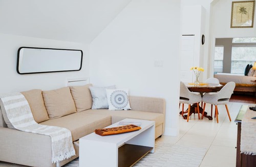 West Bay Hotel | Shangri-La Boutique Bed & Breakfast