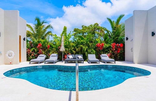 Seven Mile Beach Villa | Cayman Luxury Rentals at One Canal Point