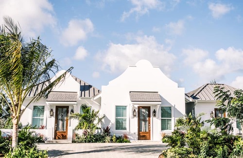 Seven Mile Beach Apartment | Botanica