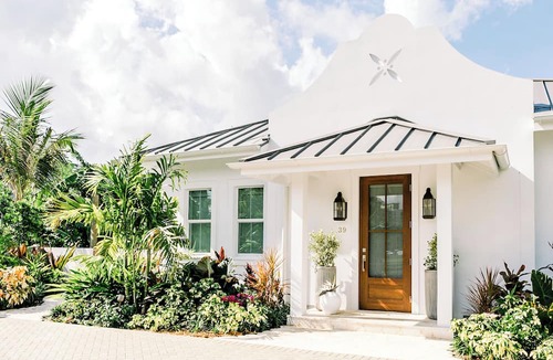 Seven Mile Beach Apartment | Botanica