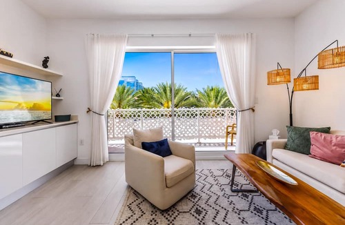 Seven Mile Beach Apartment | Cayman Luxury Rentals at The Grove