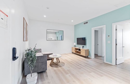 Seven Mile Beach Apartment | Governors Village Seven Mile Beach Corridor