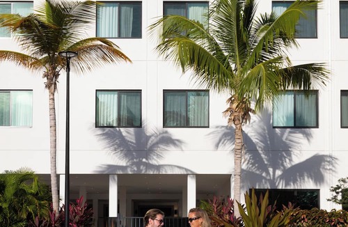 Seven Mile Beach Apartment | Governors Village Seven Mile Beach Corridor