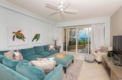 Seven Mile Beach Villa | Villa 3, Ground floor, 3 bedroom, 3 bathroom, oceanfront, fully equipped.
