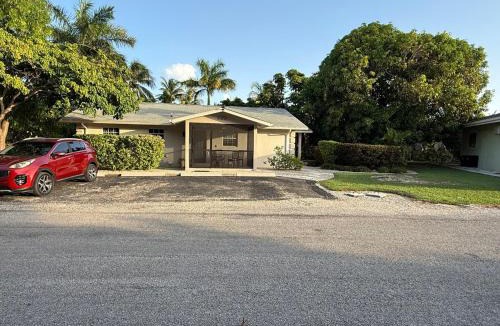 Seven Mile Beach House | Coconut Breeze Guest House