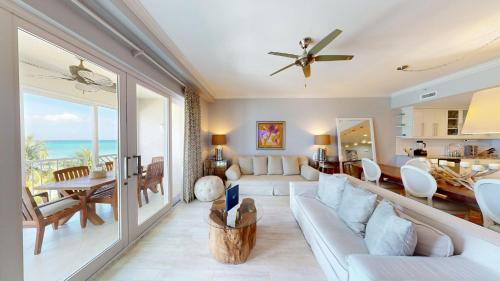 Seven Mile Beach Apartment | Beachfront 4Br Retreat Walk To Beach & Town