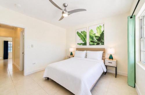 Seven Mile Beach Apartment | Beautiful Family Town Home, Walk to beach, Sleeps 6