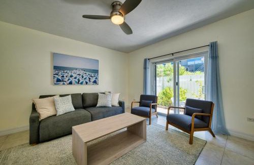Seven Mile Beach Apartment | Beautiful Family Town Home, Walk to beach, Sleeps 6